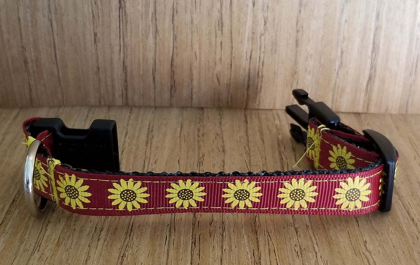 Leash/ Small/ Maroon & Yellow Flowers